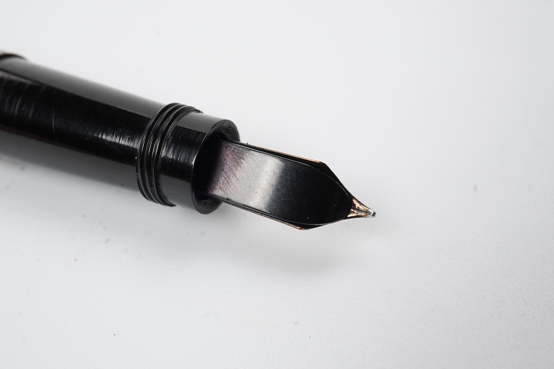 A Waterman FDW No.42.5 safety pen in silver in fine barley pattern with 14ct. gold manifold nib